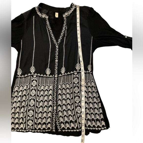 Anthropologie Tiny Black 3/4 Sleeve Embroidered Blouse Size Small - Picture 9 of 9